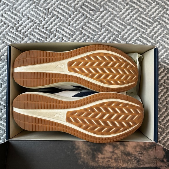 All Gender Eliot Runner Running Shoe - Navy/ Ivory - Regular (D) - Picture 3 of 6